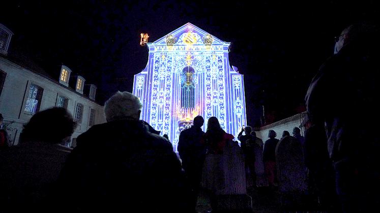 Un des temps fort du spectacle : la projection sur la façade de l’Abbatiale. 