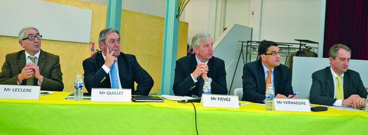 De gauche à droite : Thierry Leclère, délégué départemental de l’ITB ; Alexandre Quillet, président de l’ITB ; Dominique Fievez, président de l’ASBS ; François Verhaeghe, directeur de Saint-Louis Sucre à Roye ; et Vincent Laudinat, directeur général de l’ITB.