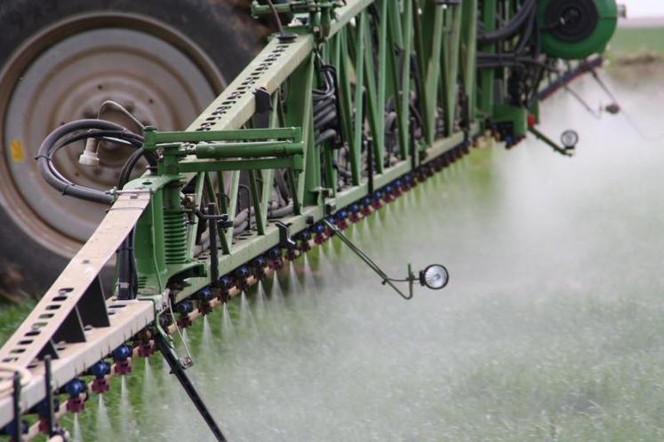 Les alternatives à l’usage de la première molécule utilisée en France, le glyphosate, sont aujourd’hui très limitées.