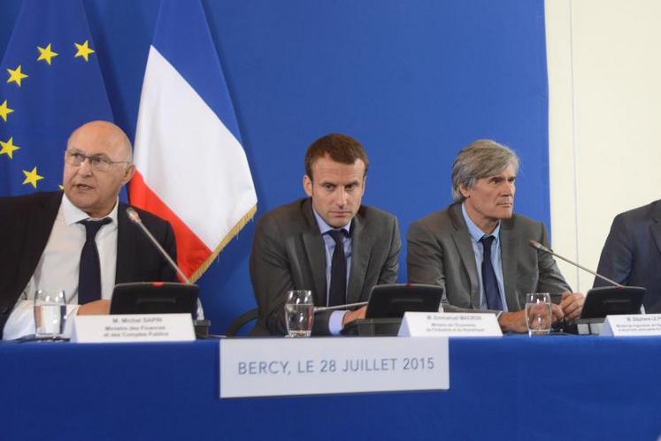 Michel Sapin, Emmanuel Macron et Stéphane Le Foll présentent les modalités de mise en œuvre du plan élevage avec les banques et la BPI.