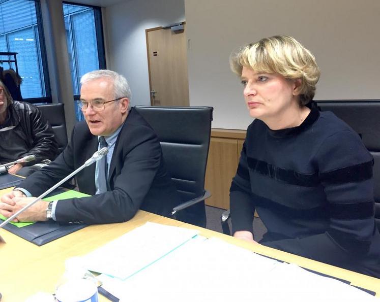 Michel Dantin, ici avec Marie-Sophie Lesne, vice-présidente de la Région en charge de l’agriculture, est venu à la rencontre des représentants agricoles des Hauts-de-France.