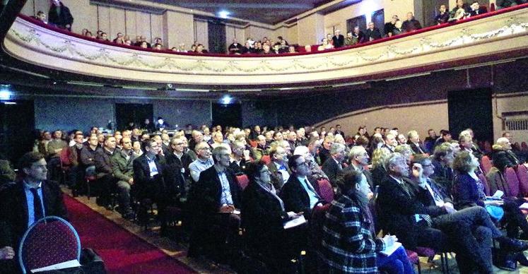 Un théâtre bien garni, comme toujours, pour l’assemblée générale de Calipso.