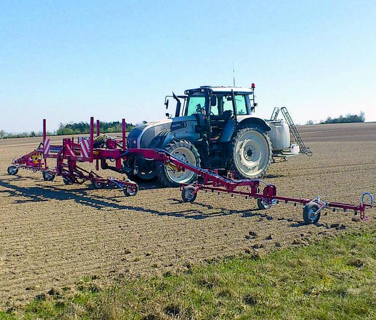 Avec l’autoguidage RTK, on pourrait encore réduire la bande traitée de 25 à 10 cm, selon Arvalis.