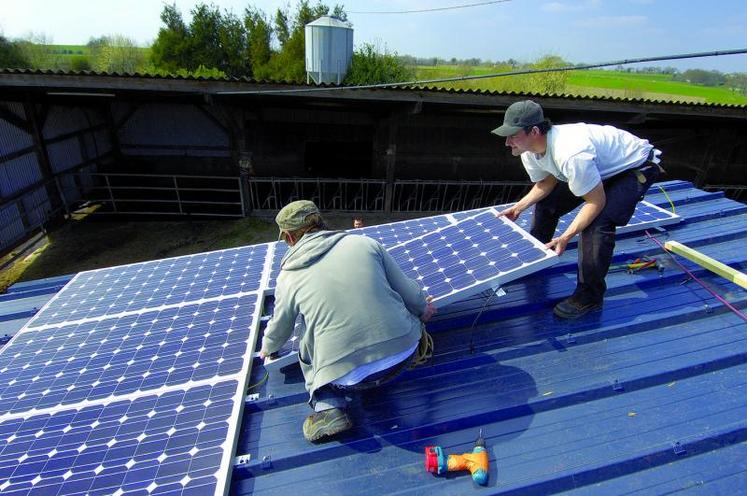 Les petites installations inférieures à 1000 m2 bénéficieront 
d’une bonification pouvant aller jusqu’à 10 % sur les tarifs de rachat de l’électricité si elles sont implantées à partir de matériel acheté en Europe.