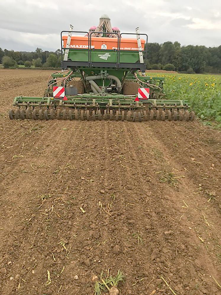 Les semoirs directs spécifiques pour implantation de couvert ou sous couvert végétal fond partie des équipements  éligibles (plafond 40 000 E HT), dans le cadre de la lutte contre l’érosion. 
