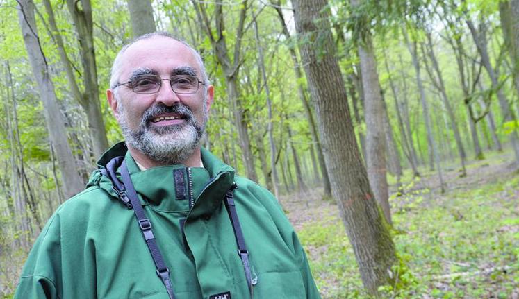 Docteur en biologie et génétique des populations végétales, il gère la propriété forestière familiale de 68 ha à Hébécourt.