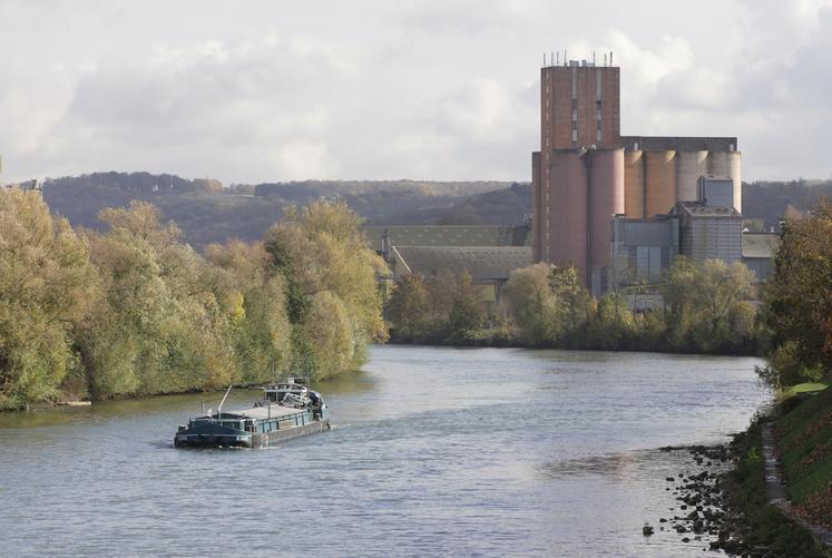 La mise en service du port de Péronne doit coïncider avec celle du Canal Seine-Nord Europe.