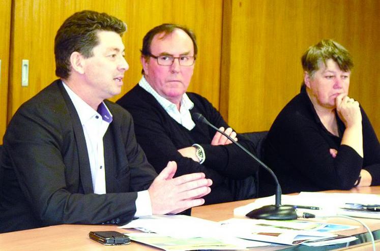 Jean-Michel Hamel, vice-président de la Snfm, a présenté les huit axes de travail des fermiers. A ses côtés Michel Randjia, président de la section de la Somme et Pascale Farcy, vice-présidente.