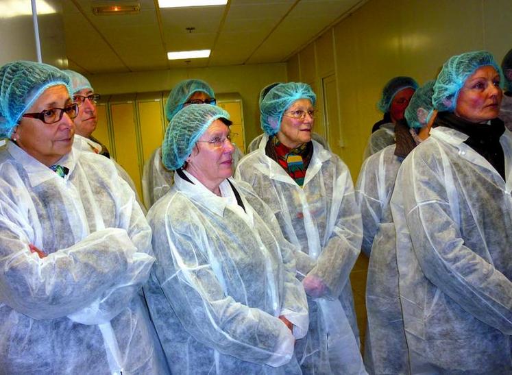 Les agricultrices dans les couloirs de visite des ateliers Bigard.