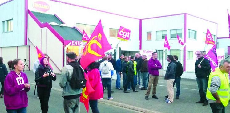 Jeudi 29 septembre, juste avant le comité d’entreprise extraordinaire sur le site d’Ailly-sur-Somme, la CGT organisait un piquet de grève.