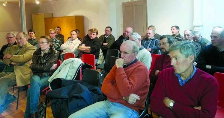 Les participants à l’assemblée de Rue.