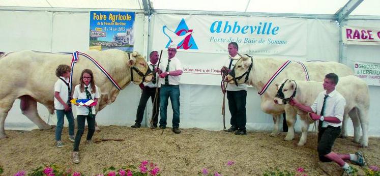 Le Grand prix d'honneur Mâles est revenu à la Scea Agri  LS (élevage Soubry) à Vron (à gauche), et le Grand prix d'honneur Femelles à l'Earl Leborgne à Vironchaux.