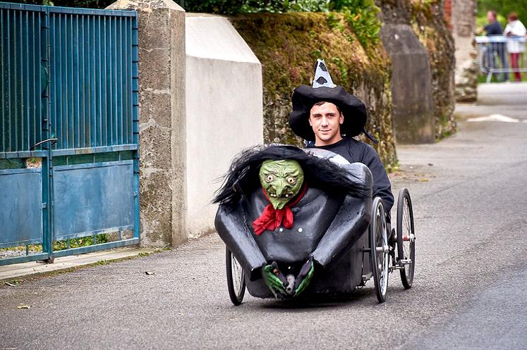 Dix-sept voitures sont inscrites à la manche samarienne, dont Spiderman, la Sorcière et le Village gaulois. Les courses sont toujours un événement. 