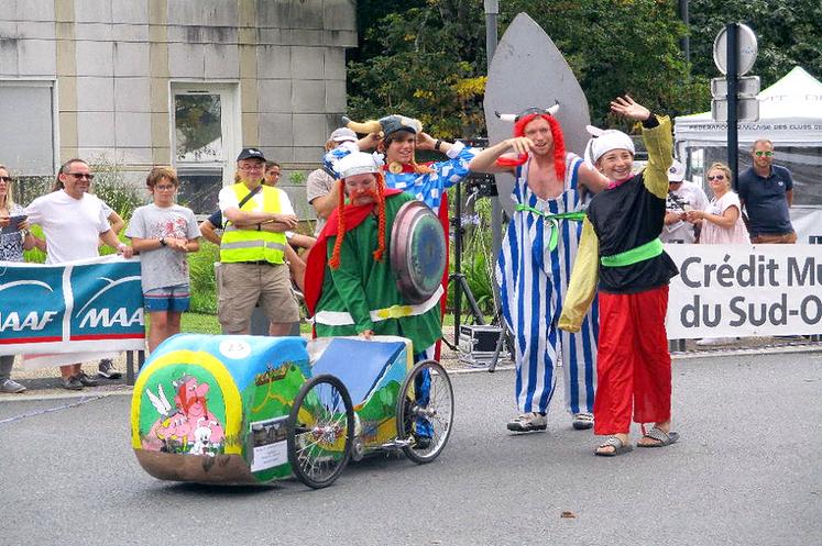 Dix-sept voitures sont inscrites à la manche samarienne, dont Spiderman, la Sorcière et le Village gaulois. Les courses sont toujours un événement. 