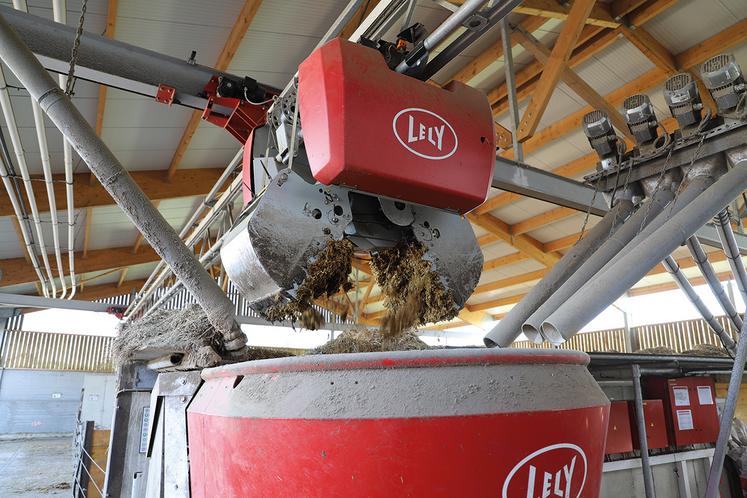 Quatre robots de traite, un système d’alimentation Vector, un robot Collector et un racleur, l’exploitation compte au total huit appareils de la gamme Lely.