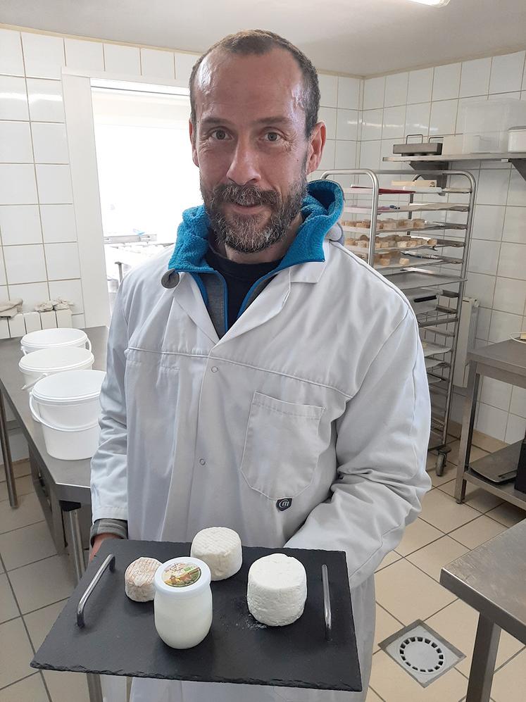 Tous les fromages de la chèvrerie du moulin de Prouville sont au lait cru,  seuls les yaourts sont fabriqués avec du lait pasteurisé. 