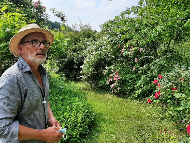 La Pépinière Mela Rosa propose aux particuliers et professionnels des animations et conférences sur les arbres fruitiers et les rosiers. L’occasion d’apprendre leur entretien, les techniques, et d’échanger entre passionnés. 