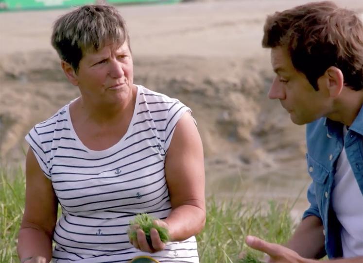 Engagée dans la défense de sa profession, Reinette Michon sait aussi parler de son territoire pour en faire la promotion, comme en 2019, lors d’un reportage consacré à la cuisine des végétaux marins. 