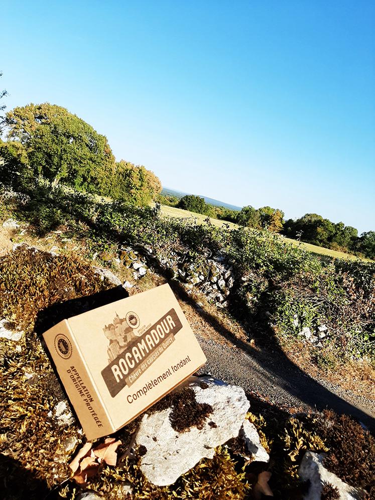 La zone d’appellation du Rocamadour est essentiellement concentrée sur le territoire du Lot, avec quelques débordements du Causse  sur la Corrèze, le Tarn-et-Garonne, la Dordogne et l’Aveyron.