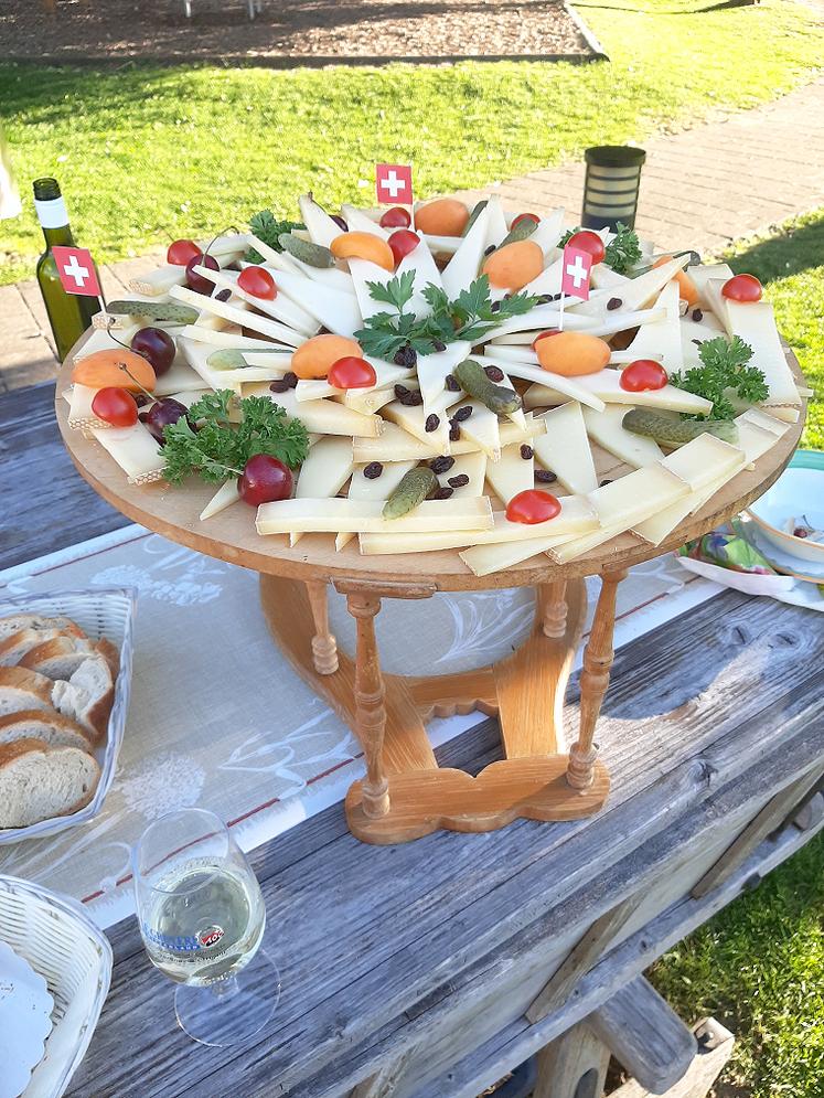 Les meules de fromage de qualité supérieure pourront être vendues à la découpe pour la dégustation tandis que les fromages de second choix seront transformés. 