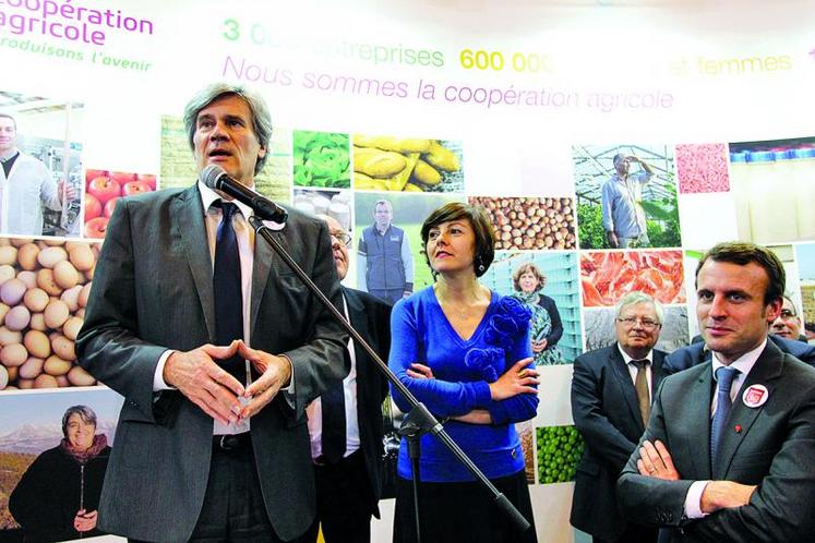 Le Salon de l’agriculture 2015, marqué par l’impératif économique autant qu’écologique - De g. à dte., Stéphane Le Foll, ministre de l’Agriculture ; Carole Delga, secrétaire d’Etat chargée du Commerce ; Emmanuel Macron, ministre de l’Economie.