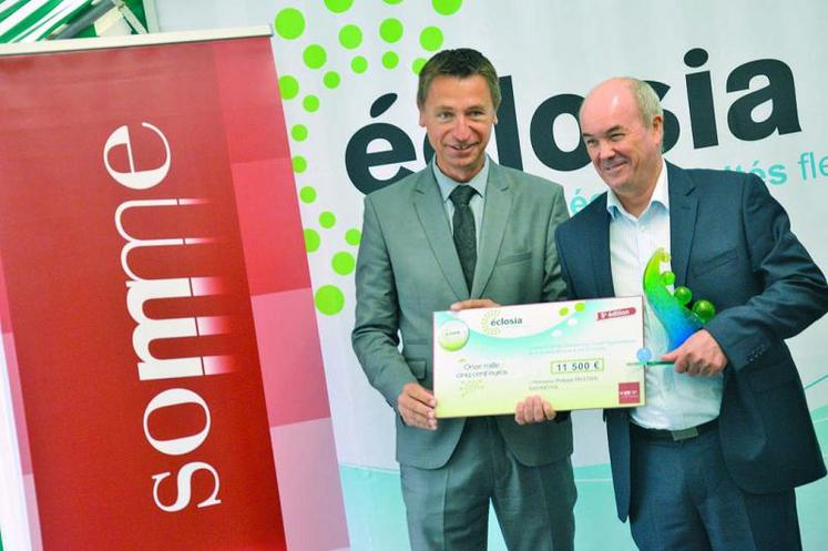 Le 2 juillet 2015, Philippe Peultier (à gauche sur la photo), lauréat du concours Eclosia, recevait comme prix 11 500 euros 
du Conseil départemental de la Somme.