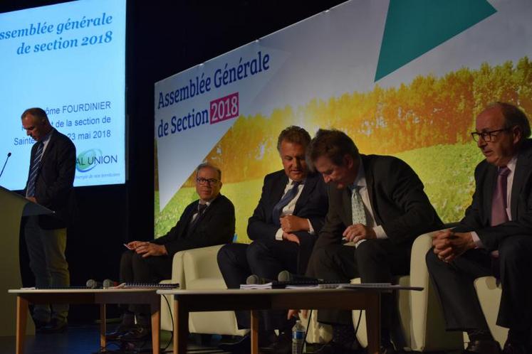 De gauche à droite : Jérôme Fourdinier, président du conseil de section de Sainte-Emilie, Bruno Labilloy, directeur agricole de Cristal Union, Olivier de Bohan, son président, Alain Commissaire, son directeur, et Jean-François Javoy, son secrétaire général. 