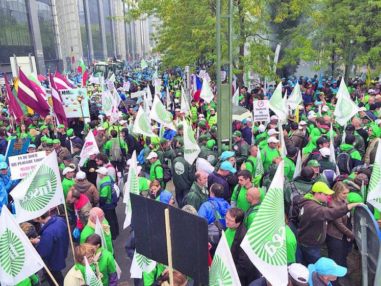 Délégations d’agriculteurs venus manifester à Bruxelles.