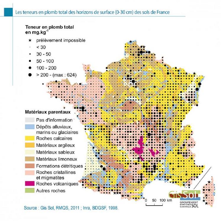 Des échantillons sont prélevés à la carrière hélicoïdale dans différents horizons du sol.
