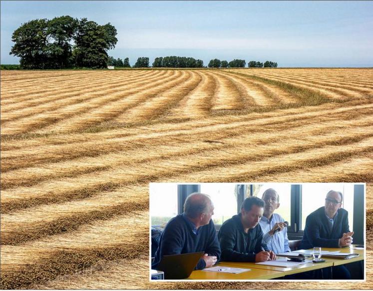 Vincent Delaporte, teilleur, Olivier Guillaume, filateur, Raymond Libeert, tisseur, et Vincent Boche, liniculteur (de g. à d.) sont tous d’accord : garantir l’origine du lin serait un gage de qualité.