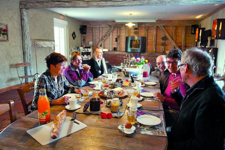 Rien de mieux que de poursuivre les échanges autour d’un repas fermier.