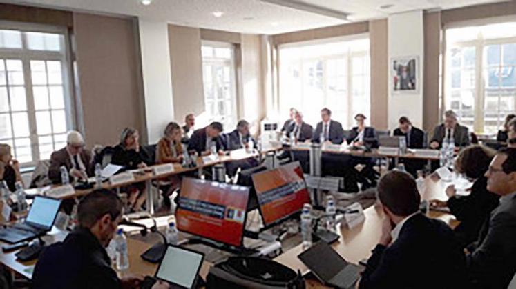 Réunion au sommet à la préfecture sur le dossier de l’abattoir de Montdidier, dont l’objet était de faire le point 
sur la situation, puis sur les différentes pistes pour disposer d’un nouvel outil sur le territoire.