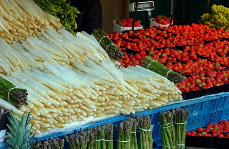 Le prix de première mise en marché est inférieur de 40 % par rapport à la référence hebdomadaires pour l’asperge, de 27 % pour la fraise gariguette et de 40 % pour la fraise ronde.