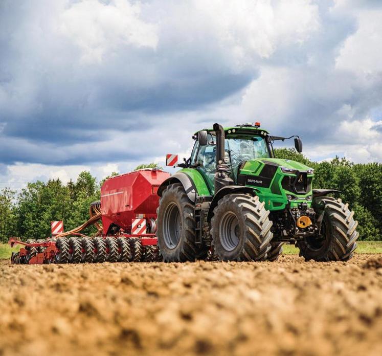 Le constructeur allemand vante le nouveau 8280 TTV comme « l'extension du tracteur à forte puissance made in Germany ».