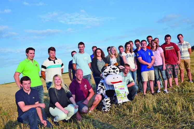 C’est dans une de ces parcelles que les JA accueilleront le public de Plaine en fête. Pour l’heure, les terres sont nues, mais ces jeunes-là vont diablement se retourner les manches. Dans quinze jours, entre les installations, les chapiteaux, les stands et la foule, il faudra jouer des coudes.