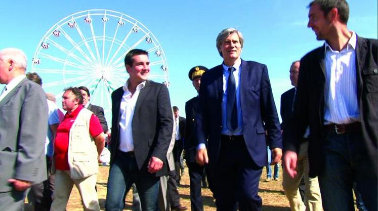 Stéphane Le Foll en compagnie de François Thabuis, président des JA et de Gaël Gautier, secrétaire général, à la finale nationale de labour dans l'Ain.