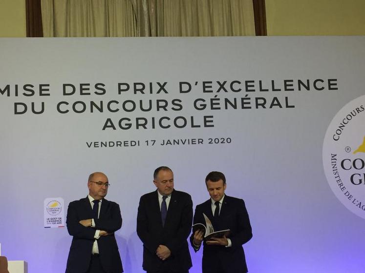 Emmanuel Macron participait le 17 janvier dernier à la remise des prix d'excellence du concours général agricole en présence du ministre de l'Agriculture, Didier Guillaume et du président du SIA, Jean-Luc Poulain.
