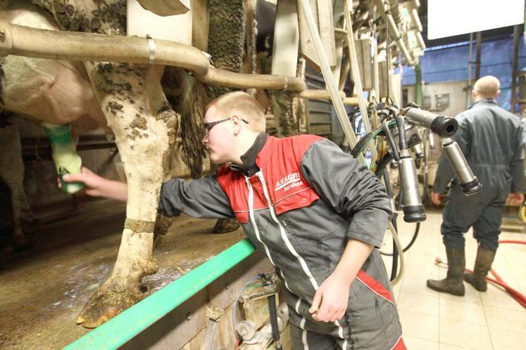 La formation initiale des éleveurs propose de solides bases techniques pour conduire un élevage et les cultures associées, mais n’aborde que rarement les questions de management, de vie et de travail en équipe.