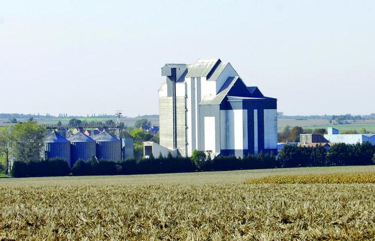 Le site Novial de Noyelles-sur-Escaut produit chaque année 150 000  tonnes d'aliments.