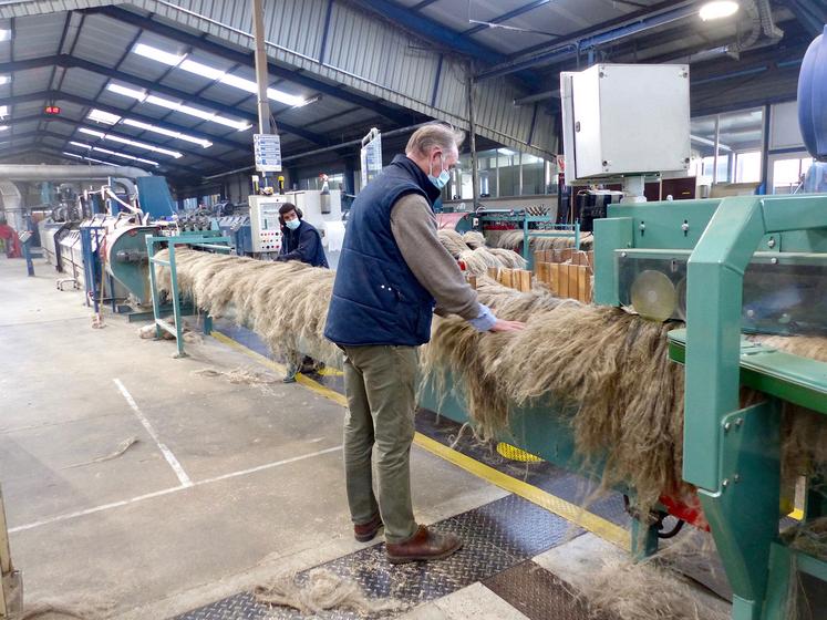 Selon leur qualité, les pailles 2020 sont orientées vers la transformation la plus valorisante pour elles : un teillage classique ou un teillage toutes fibres. 