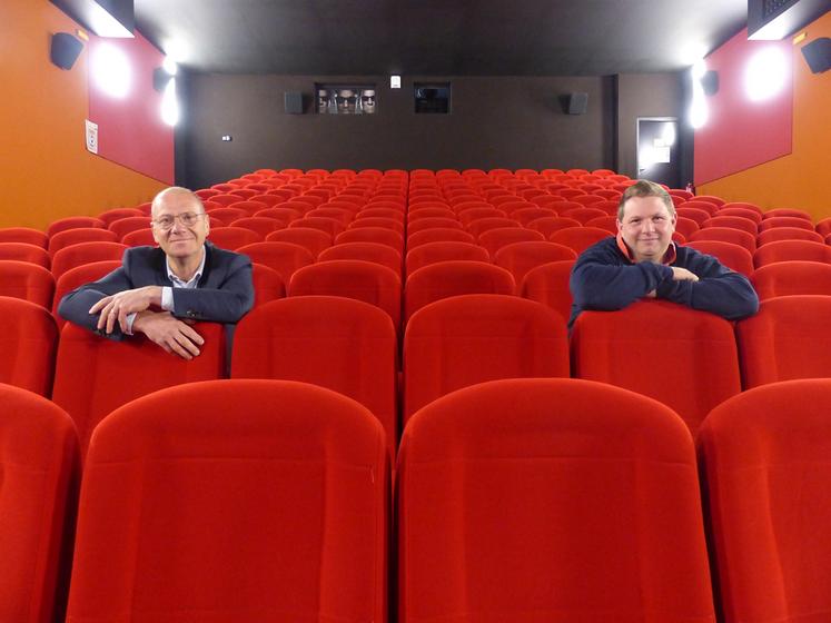 Bruno de Brackeleire (à g.) et Hugues Robitaille (à dr.) font partie des trente-six bénévoles investis pour faire vivre le lieu.