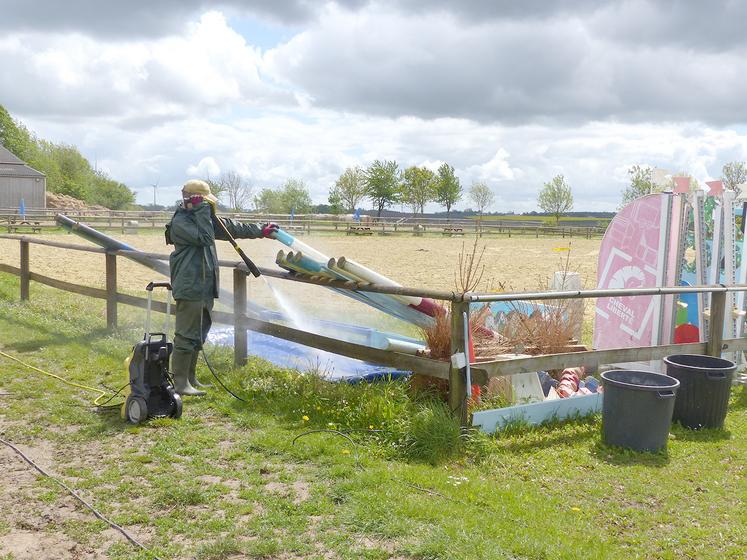 Depuis deux semaines, l’équipe du centre équestre s’active pour que tout soit prêt le jour J. 