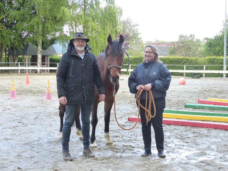 Frédéric Hibon et Sophie Perron sont équicoachs : ils accompagnent au changement par la relation avec le cheval.