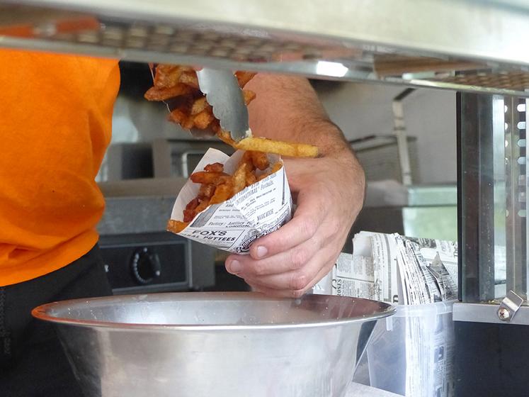 Les frites sont évidemment fraîches, découpées dans les pommes de terre de chez D’Hoine et fils. 