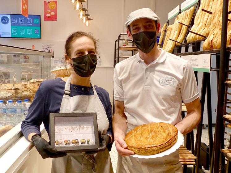 Willy et Hélène Mercier ont ouvert leur boulangerie le Fournil des écoliers en octobre. Cette année, pour l’Épiphanie, c’est galette des rois artisanale pour les rainnevillois.