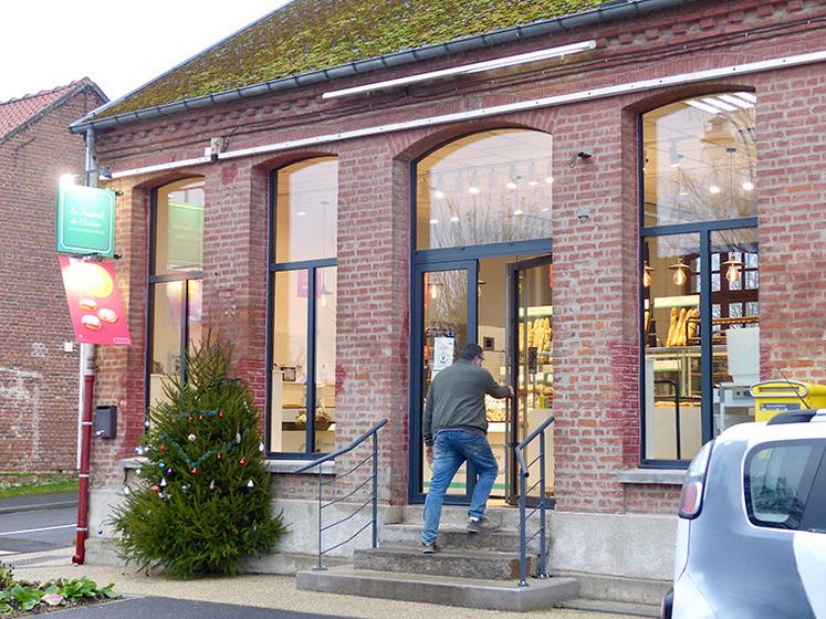 Willy et Hélène Mercier ont ouvert leur boulangerie le Fournil des écoliers en octobre. Cette année, pour l’Épiphanie, c’est galette des rois artisanale pour les rainnevillois.