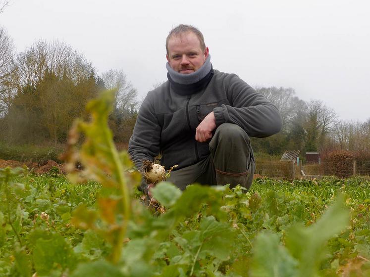 Après une longue recherche, Jérôme Parmentier dispose d’une parcelle  de 6 500 m2 qui rend son activité de maraîcher bio viable. Un partenariat  gagnant-gagnant avec la ville de Longueau.