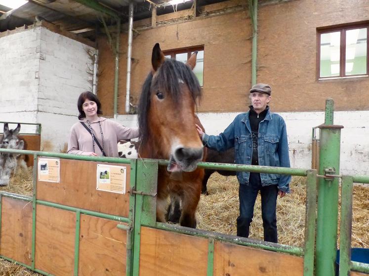 Antoine Graire, épaulé par Maëlys son apprenti, ont deux soucis :  le bien-être de leurs animaux et le plaisir de leurs visiteurs. 