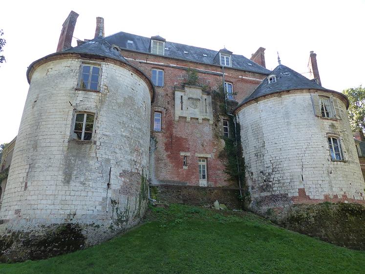 Inscrit à l’Inventaire supplémentaire des monuments historiques, le lieu  est un château moderne, construit sur les ruines d’une forteresse du Moyen-Âge. 