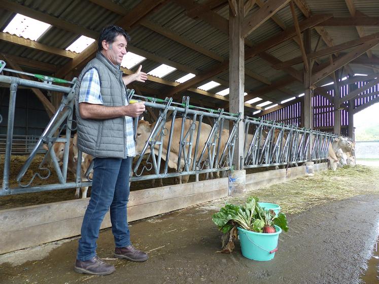 Grâce au collectif «viande à l’équilibre» de la plateforme Approlocal, les éleveurs bio comme Olivier Desmarest  peuvent vendre des bêtes entières aux cantines des collèges. 